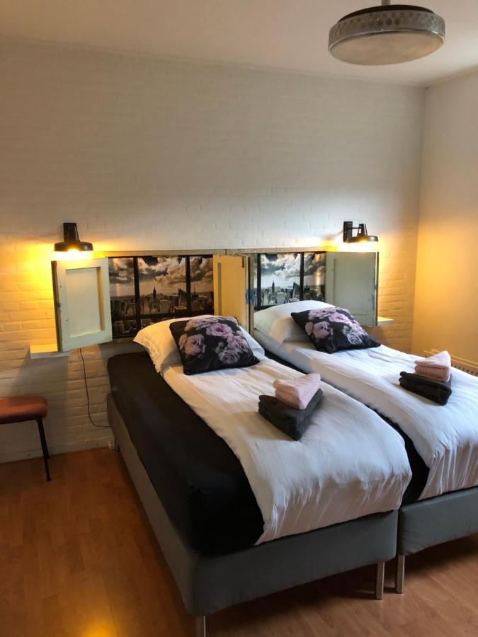 Door de poort Appartement Tilburg Buitenkant foto