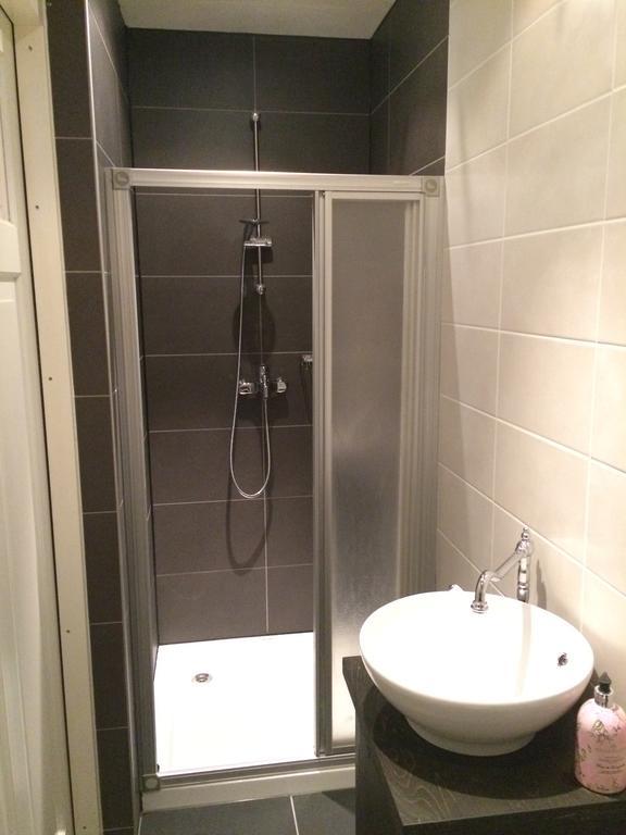 Door de poort Appartement Tilburg Buitenkant foto